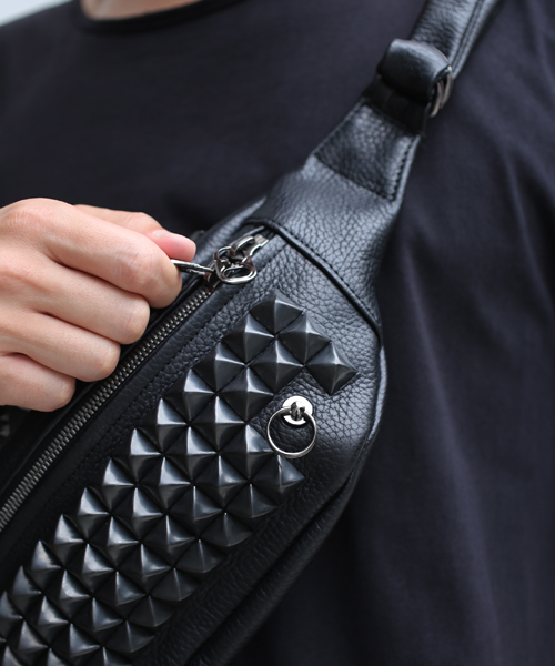 牛革 レザー スタッズ ショルダー ボディバッグ S ブランド オリジナル