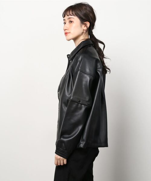 adidas（アディダス）の「Always Original フェイクレザー トラック