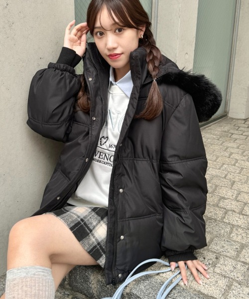 Loueme（ルエム）の「ボリュームフェイクファーフードパデッド