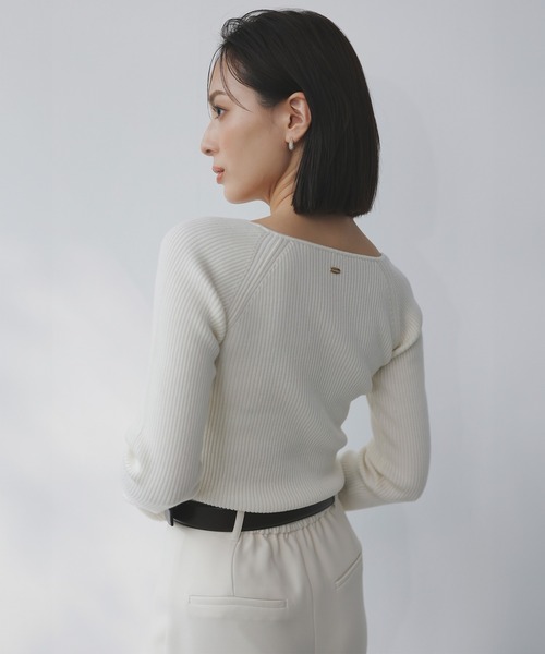 anuans（アニュアンス）の「カシミヤブレンドデコルテリブニットプル