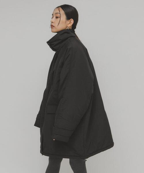 KBF（ケイビーエフ）の「モンスターパテッドミドルコート（ダウン