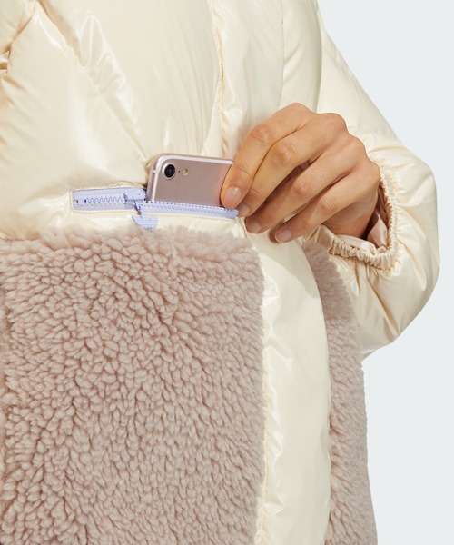 adidas（アディダス）の「ダウン シェルパミックス ジャケット