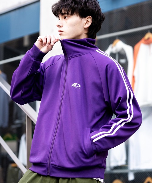 Rocky Monroe（ロッキーモンロー）の「袖ライン＆刺繍ロゴスタンド