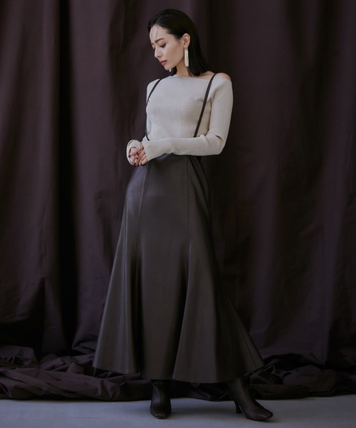 anuans（アニュアンス）の「アシメネックリブニットプルオーバー