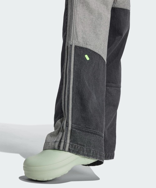 adidas（アディダス）の「KSENIASCHNAIDER パッチワークジーンズ