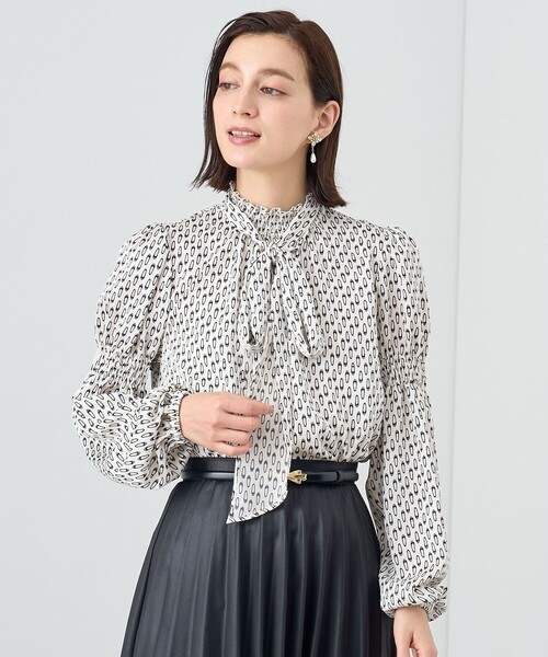 ANAYI（アナイ）の「バレエシューズプリントシャーリング ブラウス