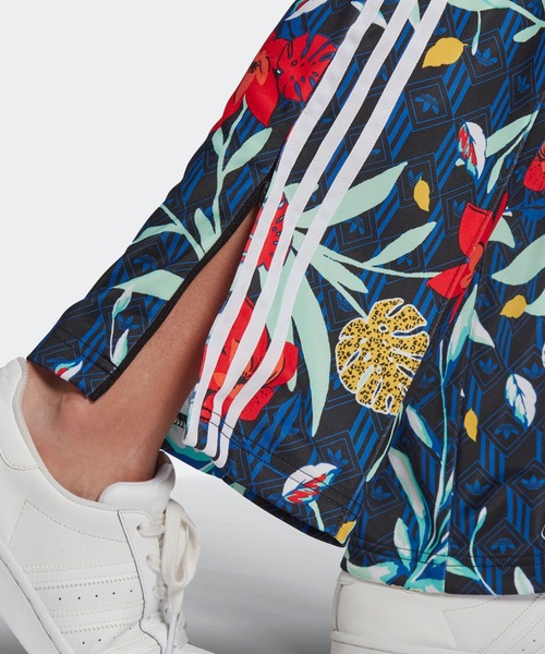 adidas（アディダス）の「HER STUDIO LONDON トラックパンツ（ジャージ