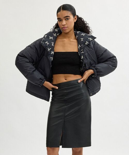 COACH（コーチ）の「リバーシブル クロップド パッファー・リサイクル