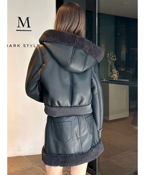 GYDA（ジェイダ）の「フーディーフェイクレザーボアコート【SETUP着用