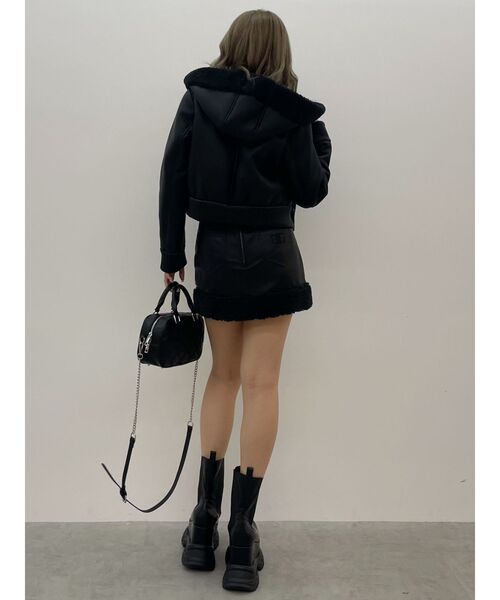 GYDA（ジェイダ）の「フーディーフェイクレザーボアコート【SETUP着用