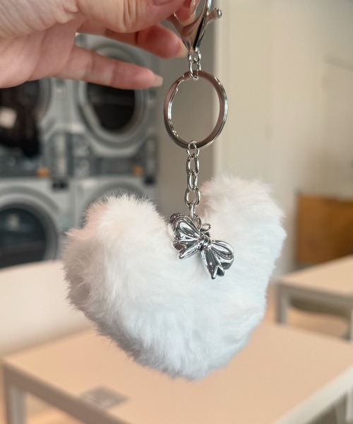 shrita（シュリータ）の「ハートファーキーホルダー（キーホルダー