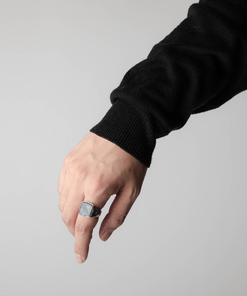 TOM WOOD（トムウッド）の「TOM WOOD cushion larvikite ring