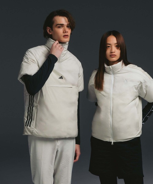 adidas（アディダス）の「撥水 アノラック ハイネック 半袖ダウン