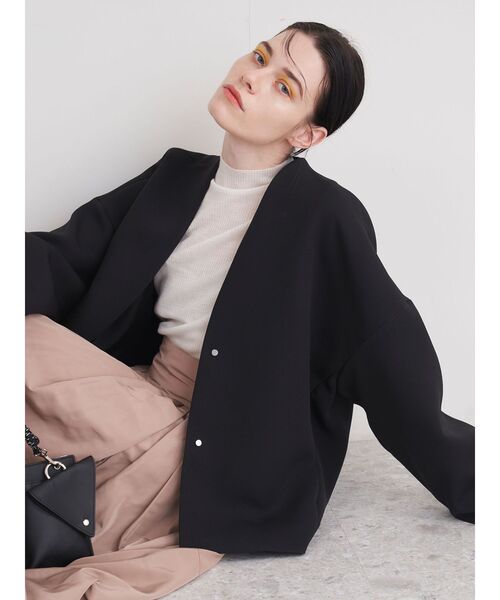 ELENDEEK（エレンディーク）の「フォルムショートコート（ノーカラー