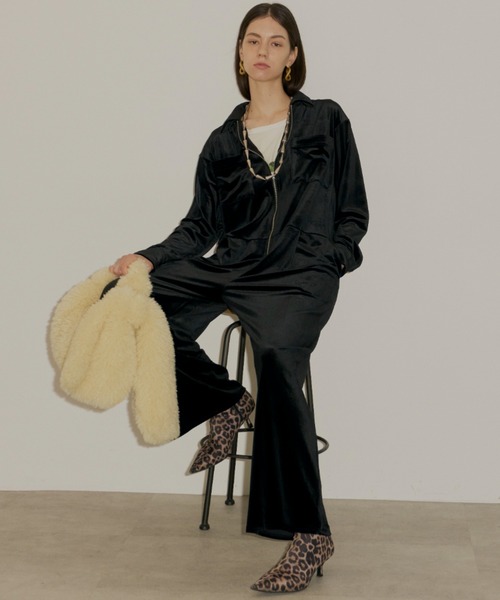 yae（ヤエ）の「Fastener slit velours jumpsuit / ファスナースリット
