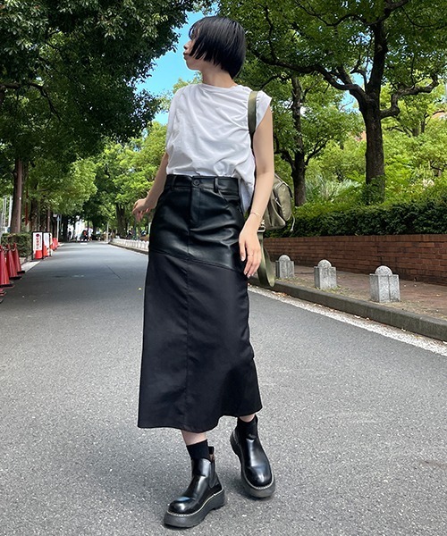 SEN TOKYO（セントーキョー）の「レザー美シルエット。異素材切り替え