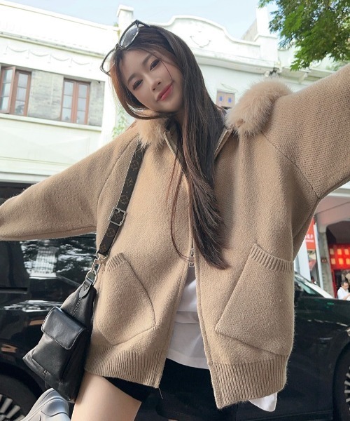 DIAVEL（ディアベル）の「ファー付きニットパーカー/フード付きニット