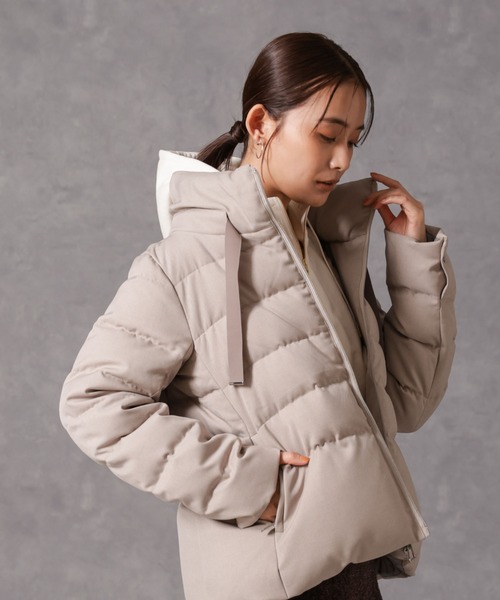 NANO universe（ナノユニバース）の「「西川ダウン(R)」サージスタンド