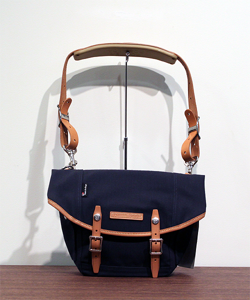 PORTER（ポーター）の「PORTER MAGNUM SHOULDER BAG MEDIUM<B印