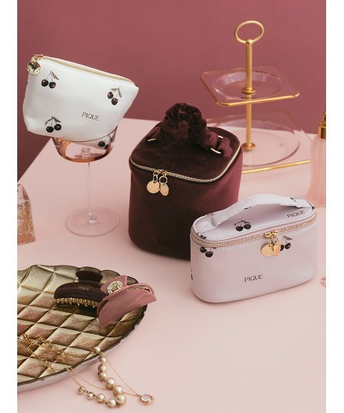 gelato pique（ジェラートピケ）の「アーバンチェリー柄バニティポーチ