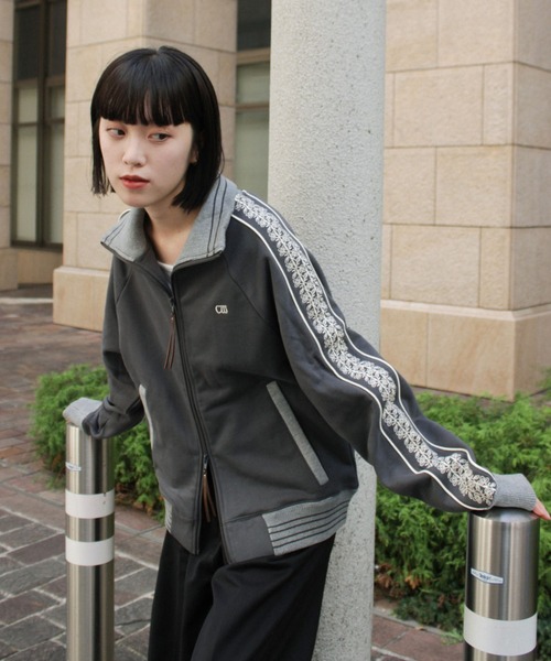 Camphor wood（カンファーウッド）の「flower embroidery line track