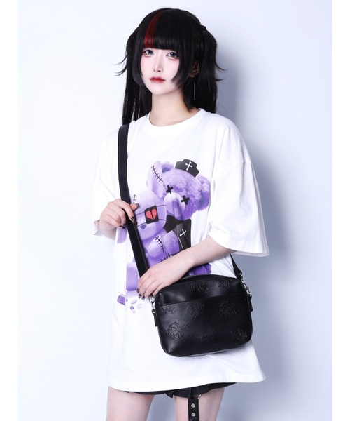 Amilige（アミリージュ）の「くぎベア型押し総柄ショルダーバッグ