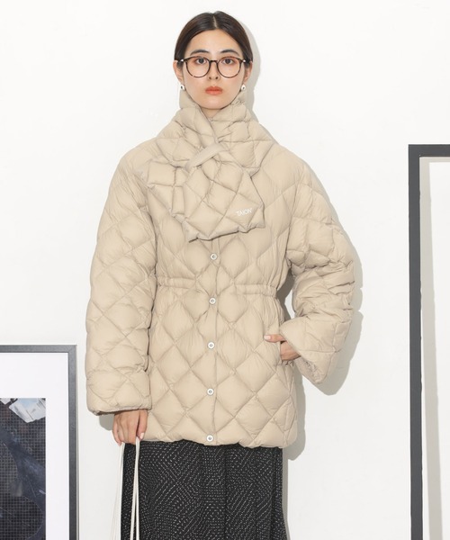 TAION（タイオン）の「TAION/別注 ダウンマフラー付 クルーネック