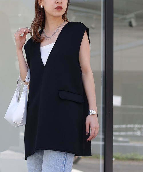 COLONY 2139（コロニートゥーワンスリーナイン）の「ポンチVネック