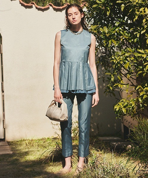 Mila Owen（ミラオーウェン）の「ペプラムブラウステーパードパンツ