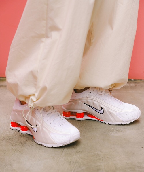 NIKE / SHOX R4 / ナイキ / ショックス R4 / ウィメンズ（スニーカー