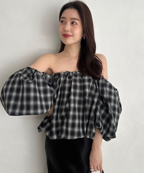 anuans（アニュアンス）の「ボリュームバルーントップス（シャツ