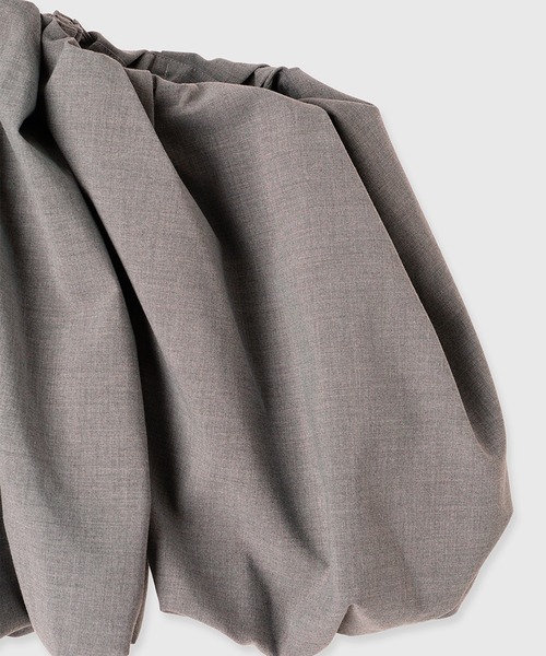 anuans（アニュアンス）の「ボリュームバルーントップス（シャツ