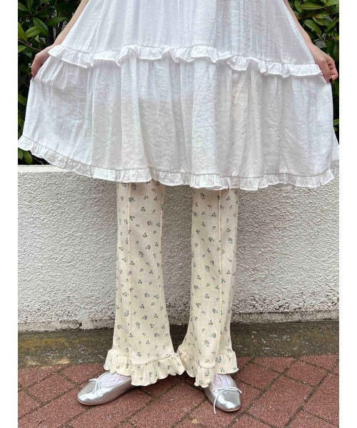 WC（ダブル シー）の「《2025新作》リトルフラワーフリルフレアパンツ