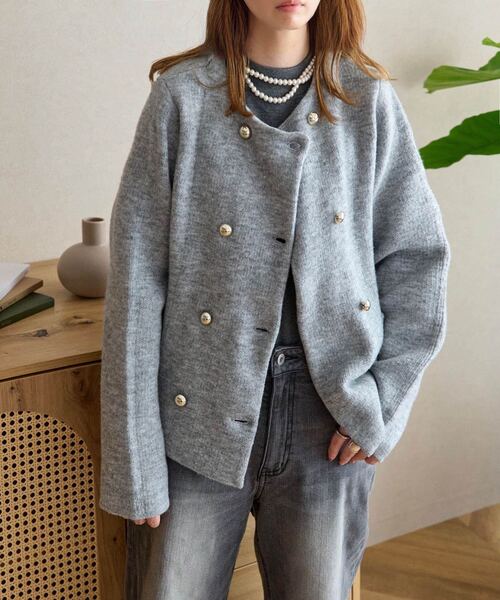 ダブルボタンもっちもちニットジャケット（ノーカラージャケット