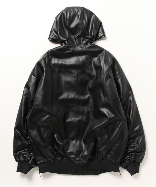 adidas（アディダス）の「Adilenium オーバーサイズ フェイクレザー