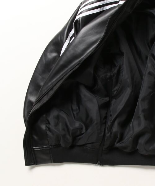 adidas（アディダス）の「Adilenium オーバーサイズ フェイクレザー