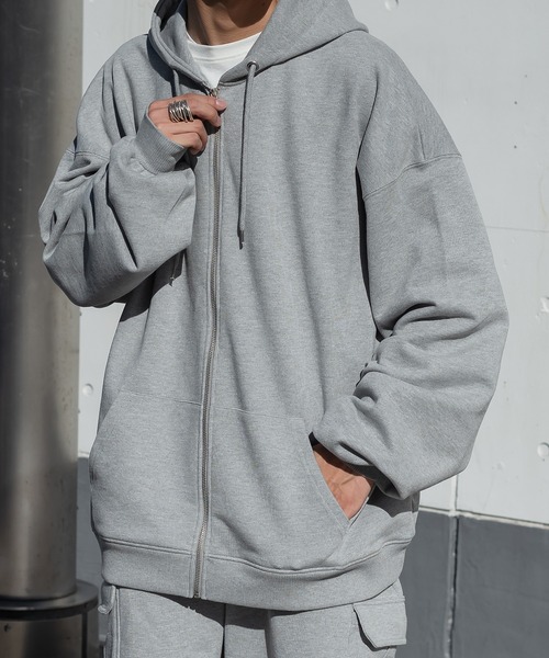 kutir（クティール）の「スウェットジップパーカー（セットアップ着用