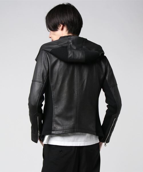 NO ID.（ノーアイディ）の「ラムバフィングフーデッドBLZ（ライダース