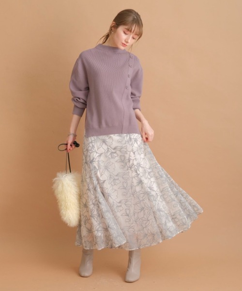 Apuweiser-riche（アプワイザーリッシェ）の「ラインフラワー刺繍