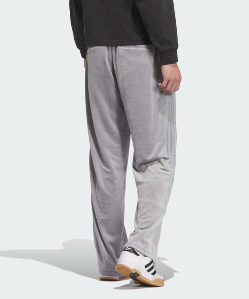 adidas（アディダス）の「ベロア トラックパンツ / アディダス