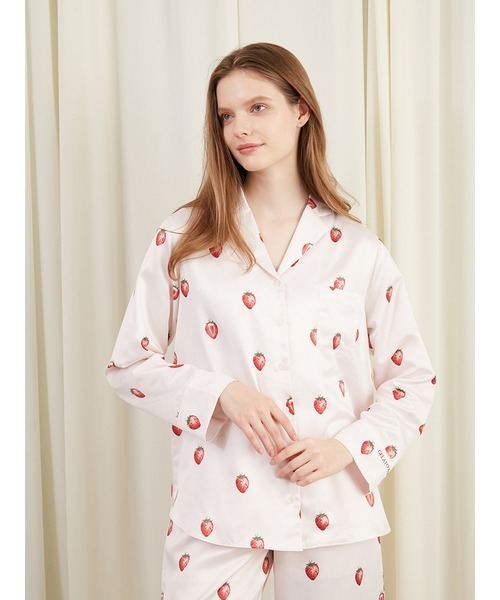 gelato pique（ジェラートピケ）の「ストロベリー柄サテンシャツ