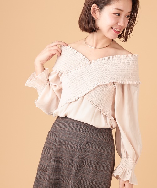 Chico（チコ）の「 2WAYシャーリングオフショルブラウス（シャツ