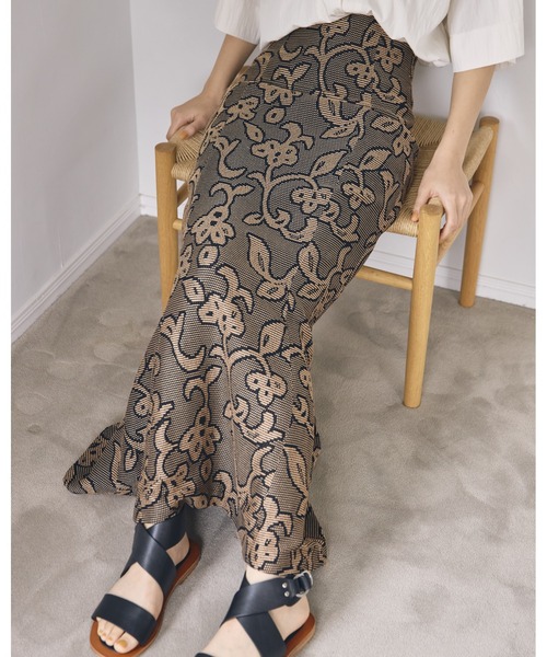 TODAYFUL（トゥデイフル）の「ジャガードリーフペンシルスカート