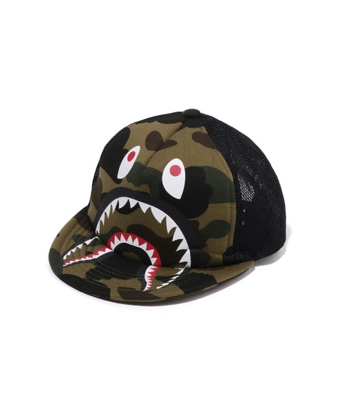 A BATHING APE（アベイシングエイプ）の「1ST CAMO SHARK MESH CAP