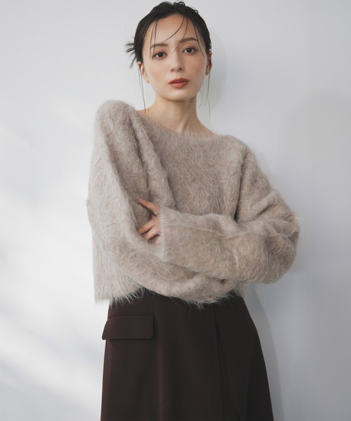 anuans（アニュアンス）の「スーリーアルパカショートニットプル