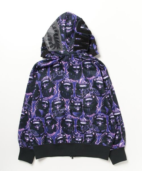A BATHING APE（アベイシングエイプ）の「APE HEAD GRAFFITI SHARK