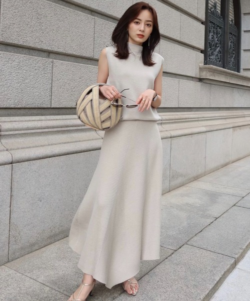 anuans（アニュアンス）の「アシンメトリースカートニットセットアップ