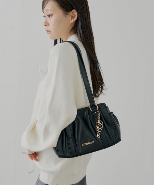 チャーム付きタックデザインボストンバッグ（ボストンバッグ）｜Chico