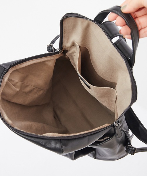 ear PAPILLONNER（イアパピヨネ）の「《A4対応/本革》レザースタンド