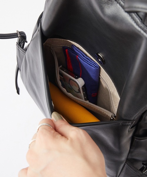 ear PAPILLONNER（イアパピヨネ）の「《A4対応/本革》レザースタンド